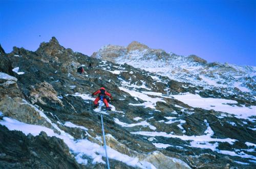 Subiendo hacia la cumbre del Khan Tengri Subiendo hacia la cumbre del Khan Tengri